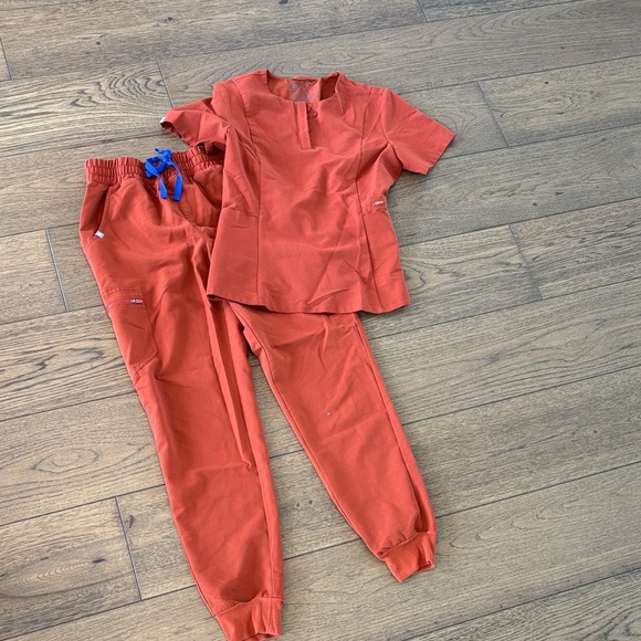 Figs Other - FIGS ladies scrub set